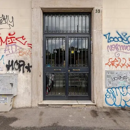 Διαμέρισμα In *